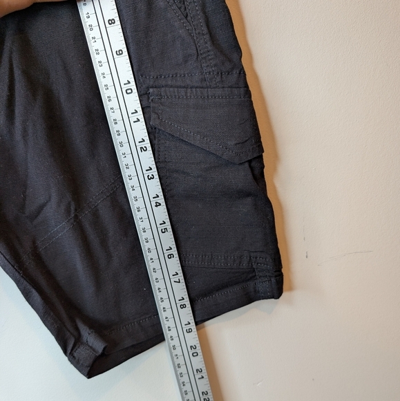 NWT Signature Levi's Black 10" Cargo Shorts Size 28 Men's - Picture 6 of 8